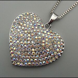 ✨ Betsey Johnson stunning sparkling crystal heart ❤️ pendant ✨